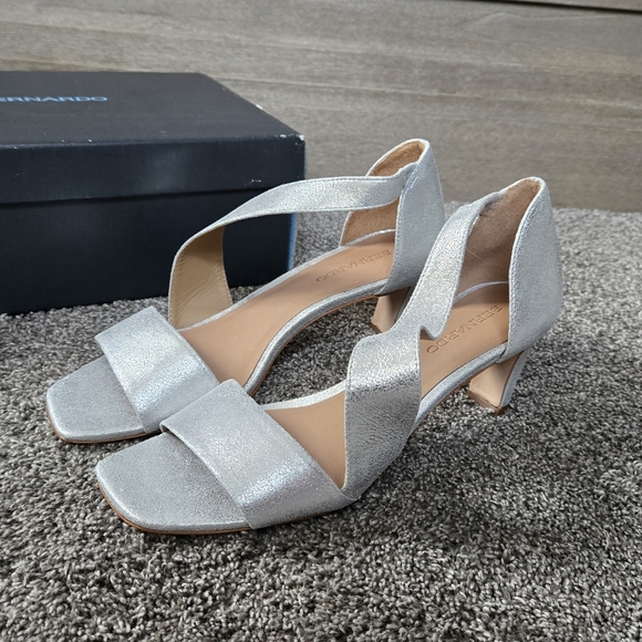 Bernardo Camille Silver Tumbled Metallic Suede NEW size 8.5 - Picture 3 of 8